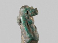 Aeg F 167  Aeg F 167, Spätzeit, Thoeris, Blaugrüne Fayence, H 2,1 cm, B 0,6 cm, T 0,9 cm : Bestandskatalog Ägypten, Museumsfoto: Claus Cordes